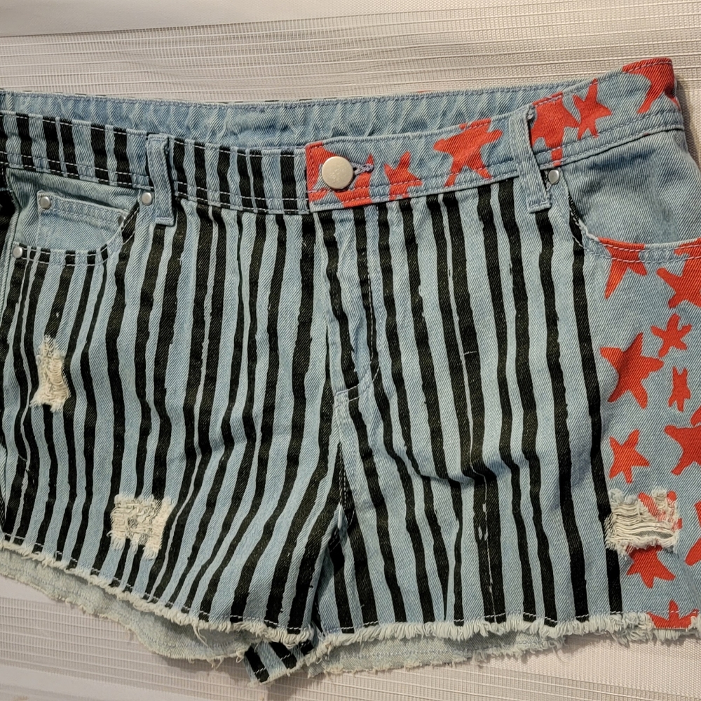 Harley Quinn Design Birds of Prey Jeans Shorts XL and size 17